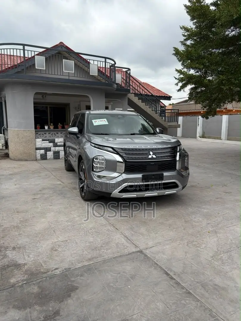 Mitsubishi Outlander SE Launch Edition 2022 Beige