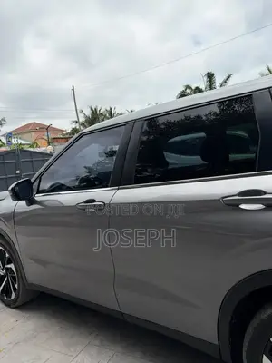 Mitsubishi Outlander SE Launch Edition 2022 Beige
