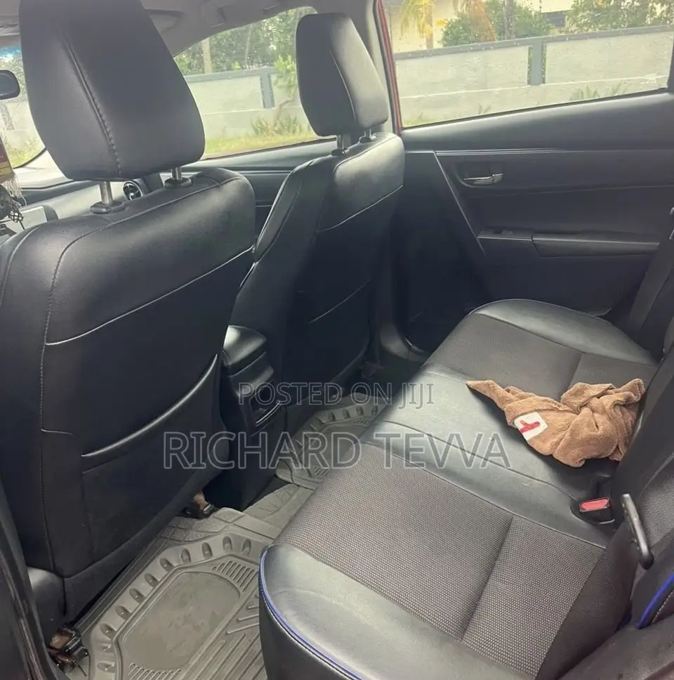 Toyota Corolla SE Special Edition 4dr Sedan (1.8L 4cyl CVT) 2017 Red