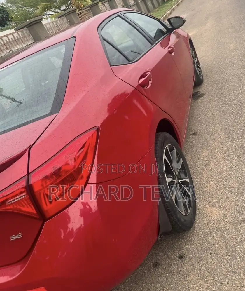 Toyota Corolla SE Special Edition 4dr Sedan (1.8L 4cyl CVT) 2017 Red