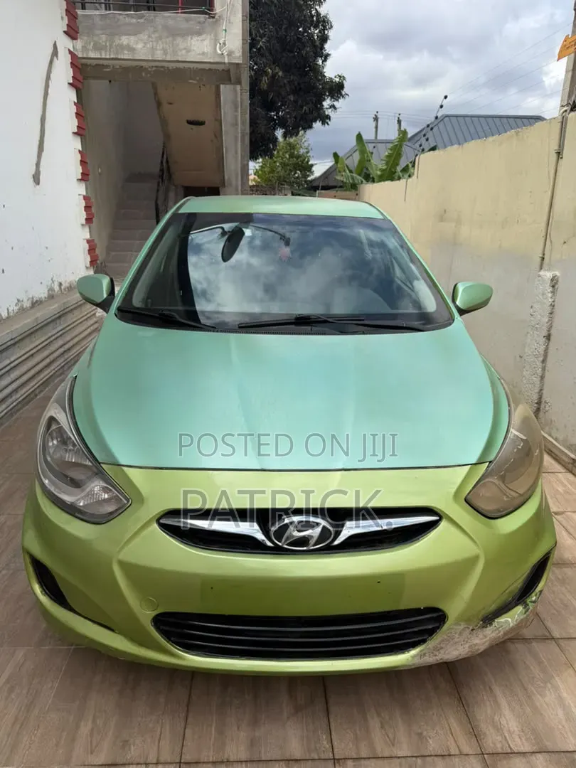 Hyundai Accent SE 2013 Green