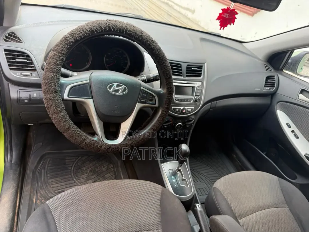 Hyundai Accent SE 2013 Green