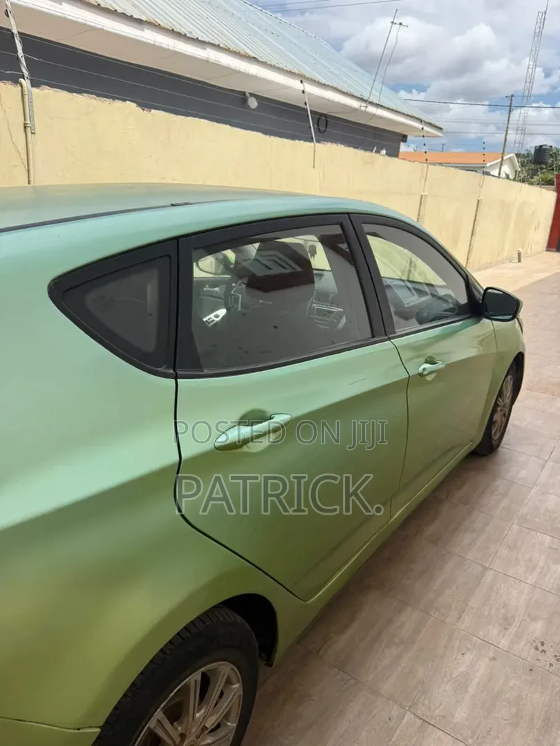 Hyundai Accent SE 2013 Green