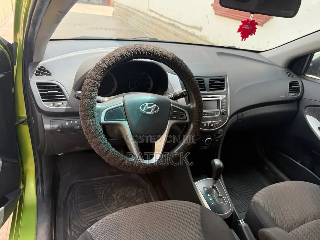 Hyundai Accent SE 2013 Green
