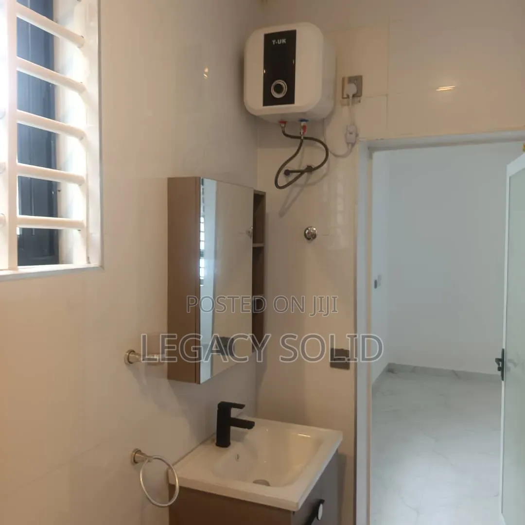4bdrm Duplex in Legacy Solid Real for rent