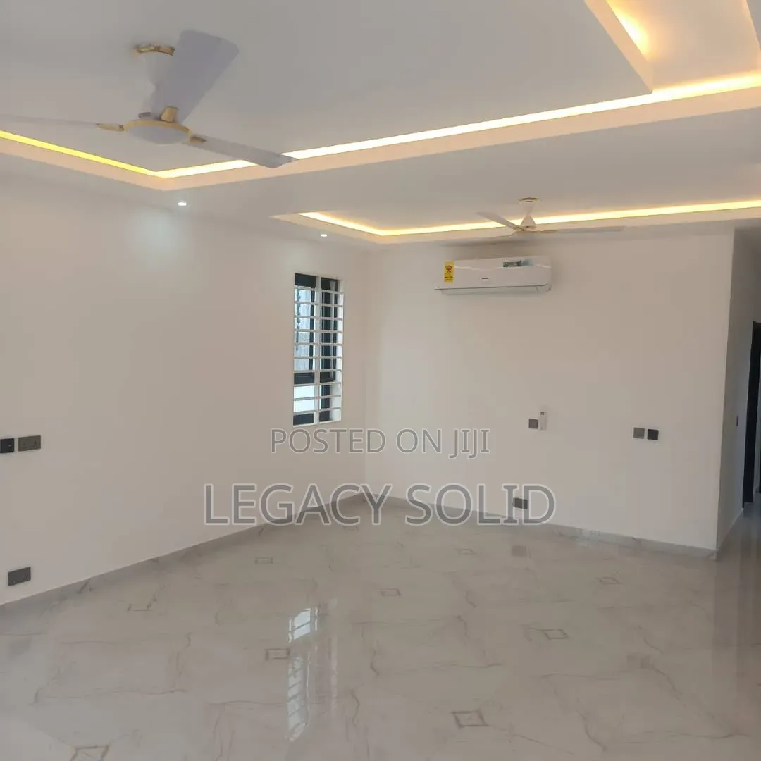 4bdrm Duplex in Legacy Solid Real for rent