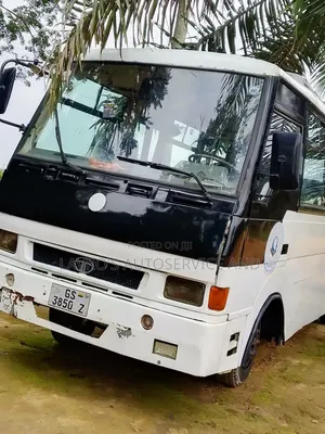 Tata Starbus Ultra Skool 2000 White