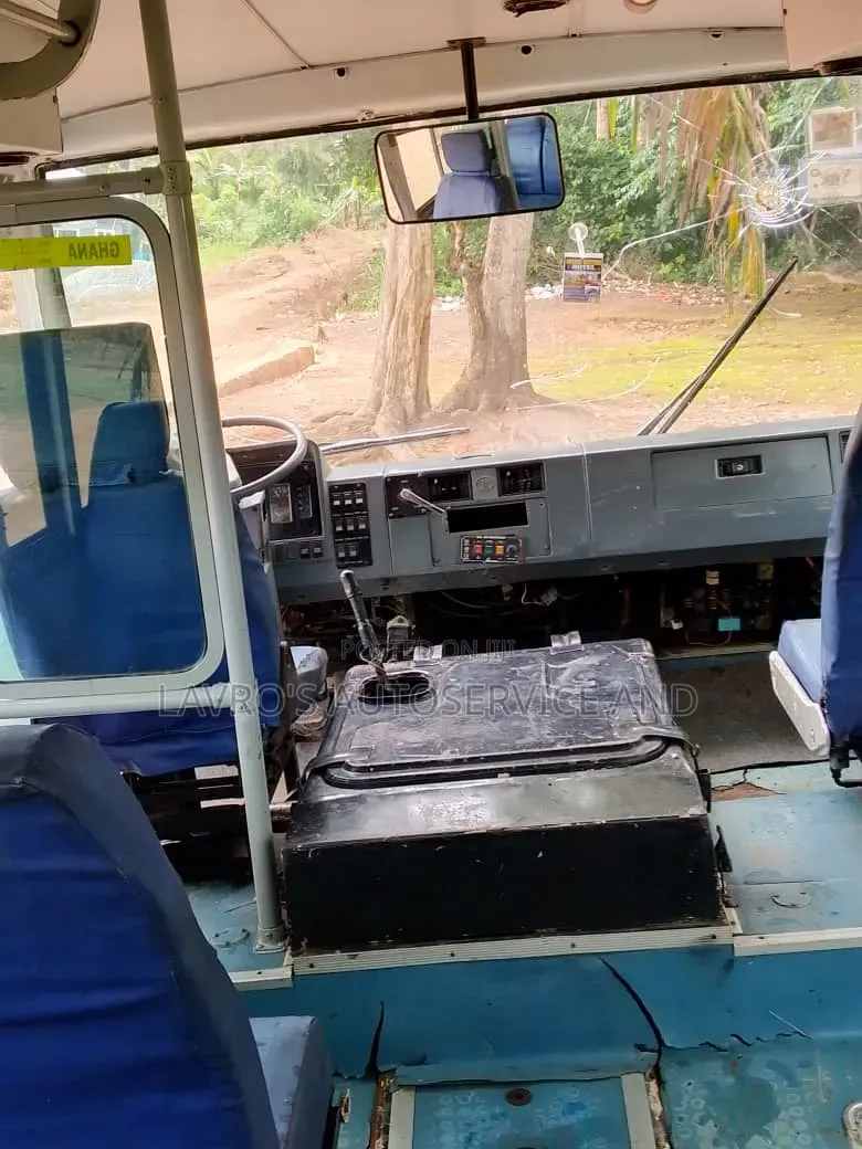 Tata Starbus Ultra Skool 2000 White