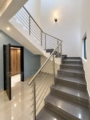7bdrm Duplex in Oyarifa for rent