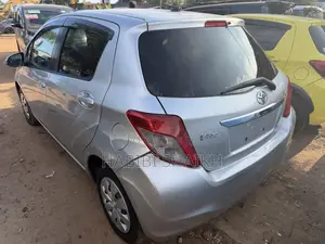 Toyota Vitz 1.3 FWD 5dr 2011 Silver