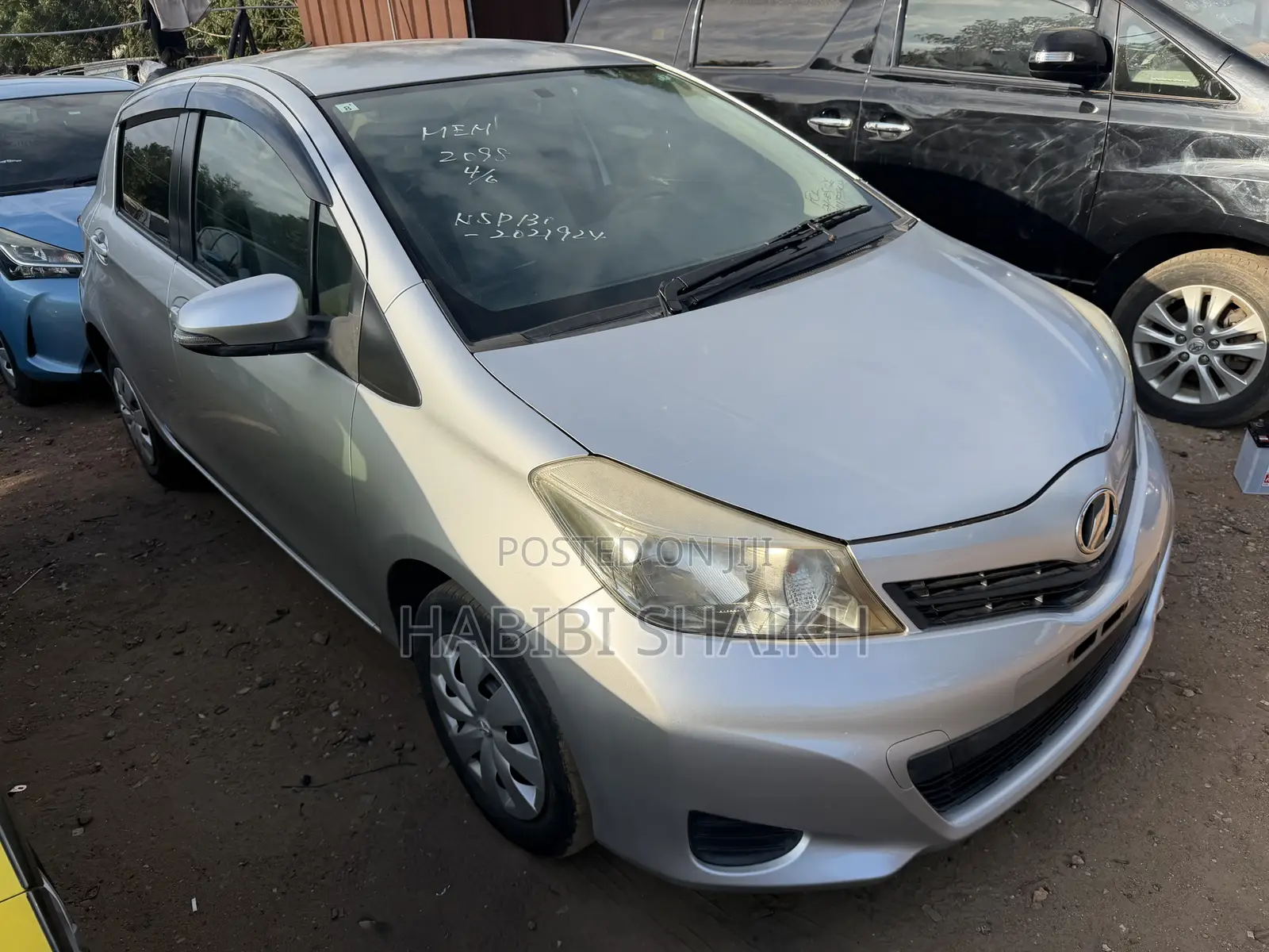 Toyota Vitz 1.3 FWD 5dr 2011 Silver