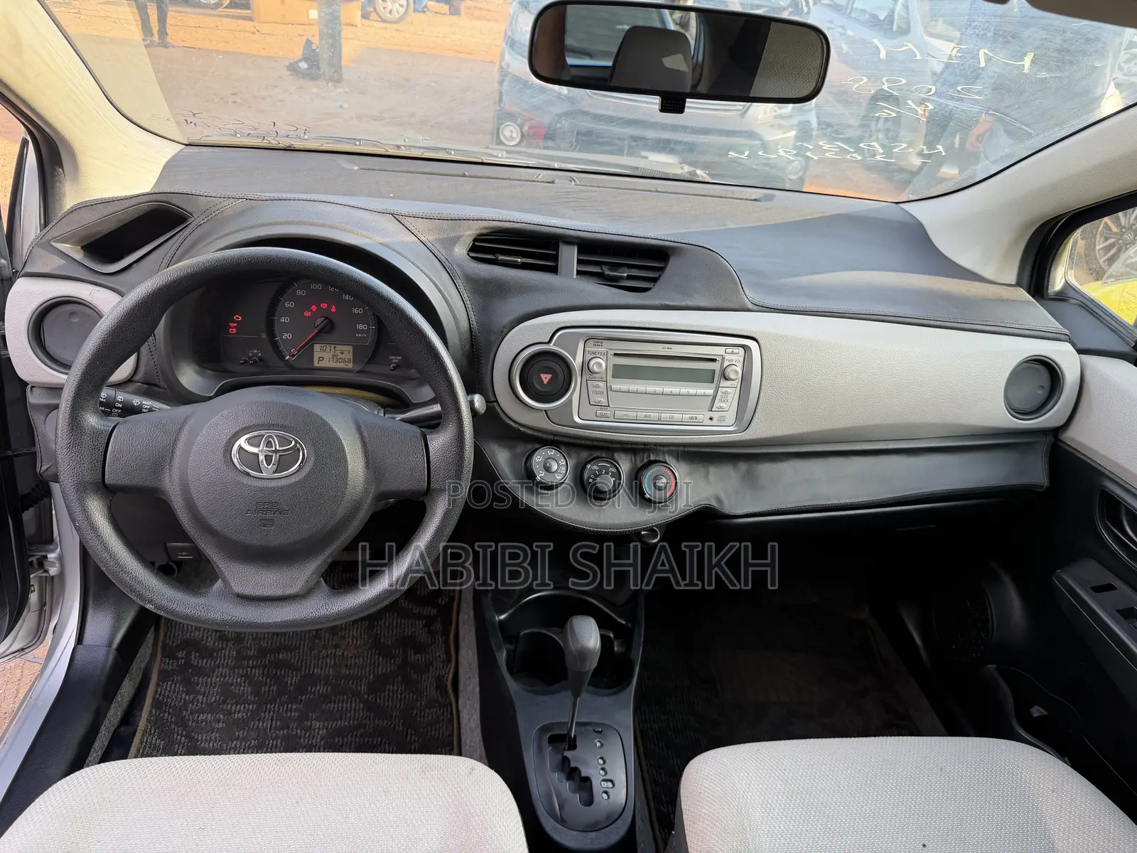 Toyota Vitz 1.3 FWD 5dr 2011 Silver