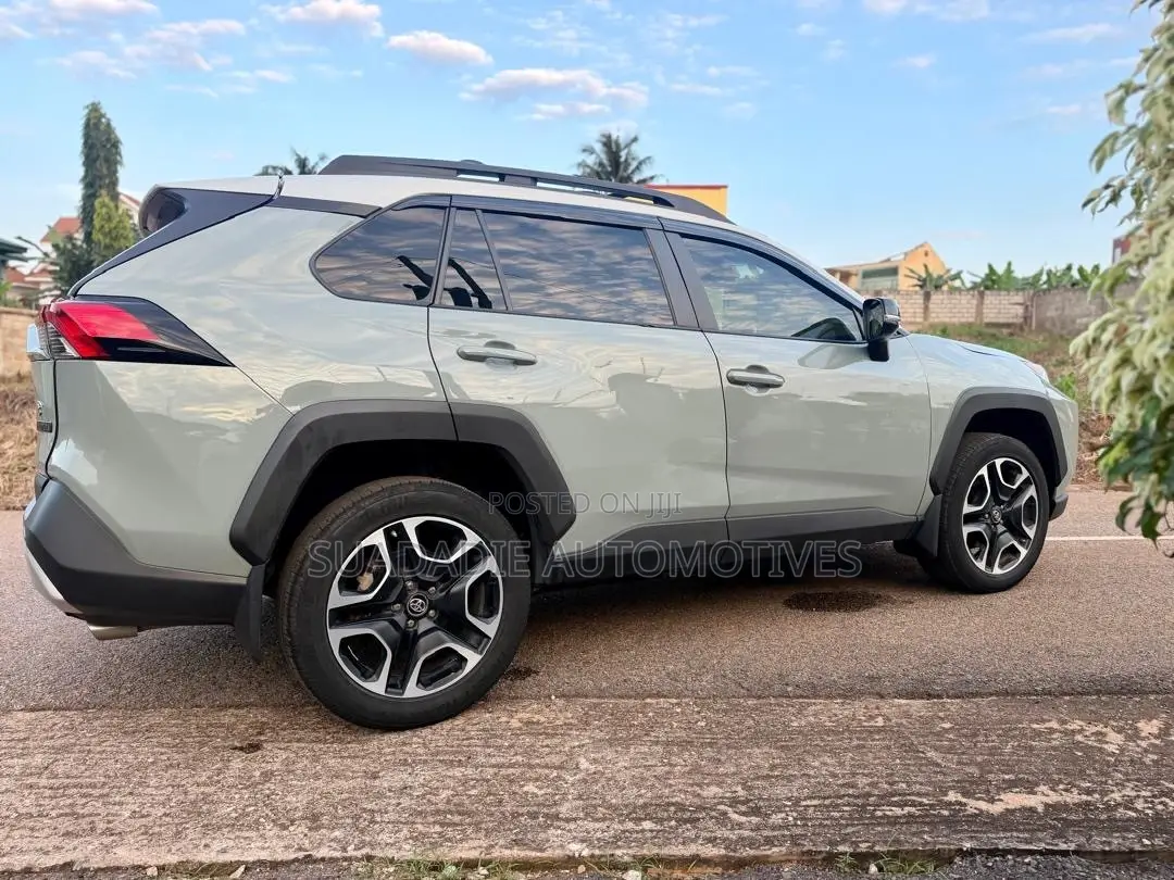 Toyota RAV4 2023 Gray