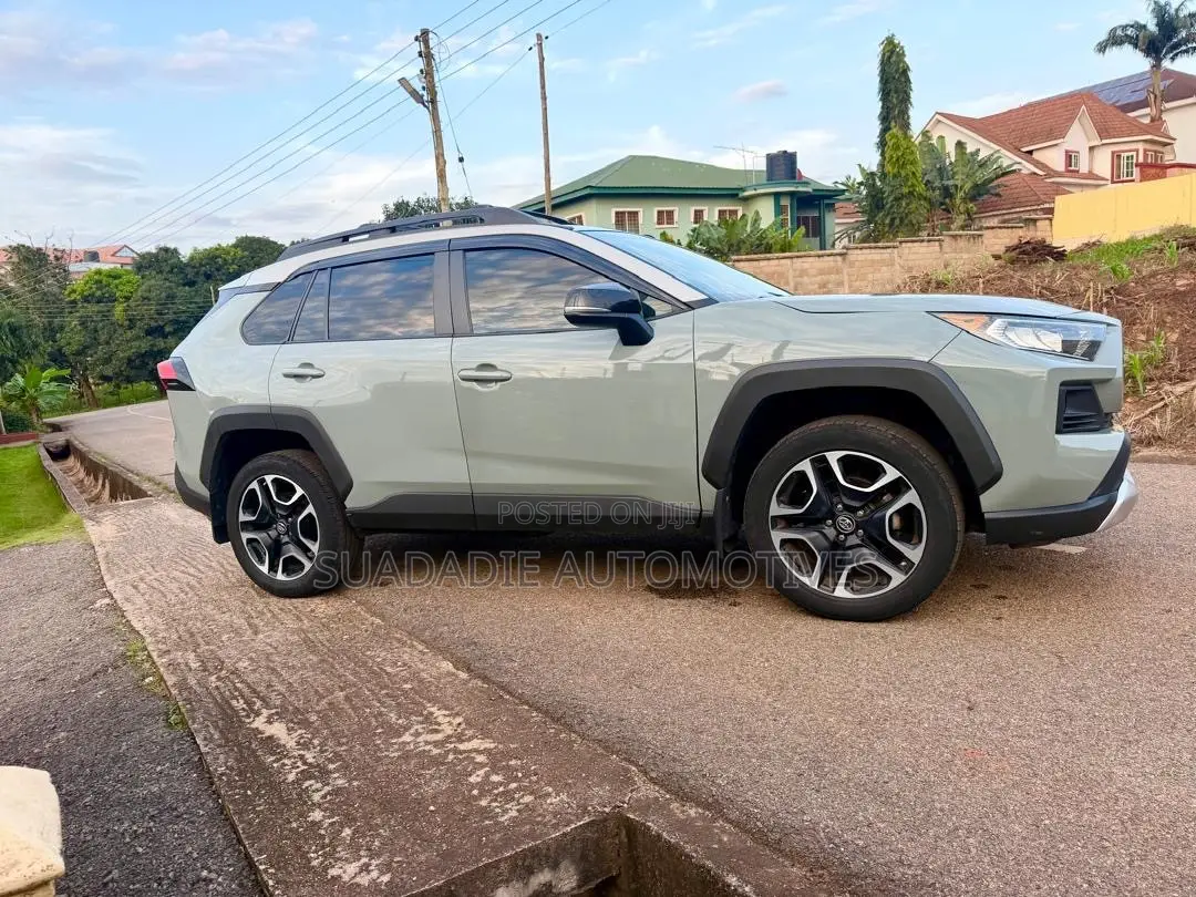 Toyota RAV4 2023 Gray