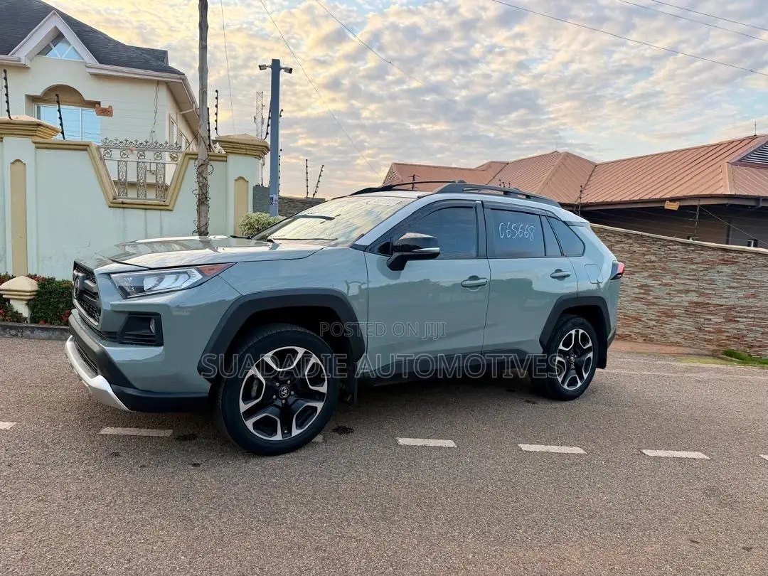 Toyota RAV4 2023 Gray