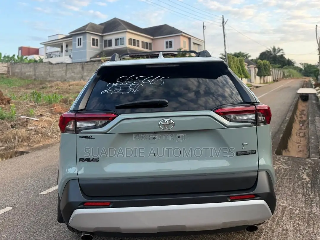 Toyota RAV4 2023 Gray