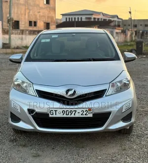 Toyota Vitz 2012 Silver