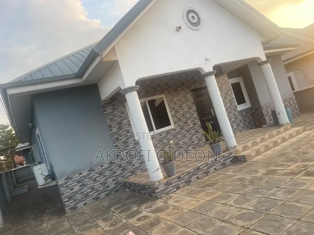 3bdrm House in Adom Estate, Tema Metropolitan for sale