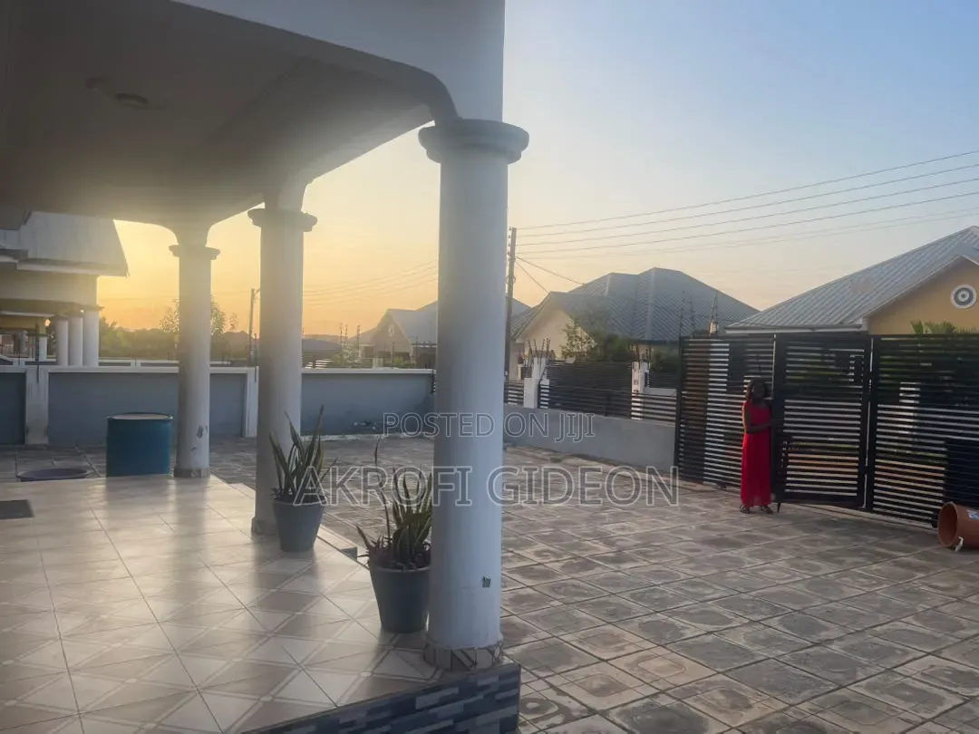 3bdrm House in Adom Estate, Tema Metropolitan for sale
