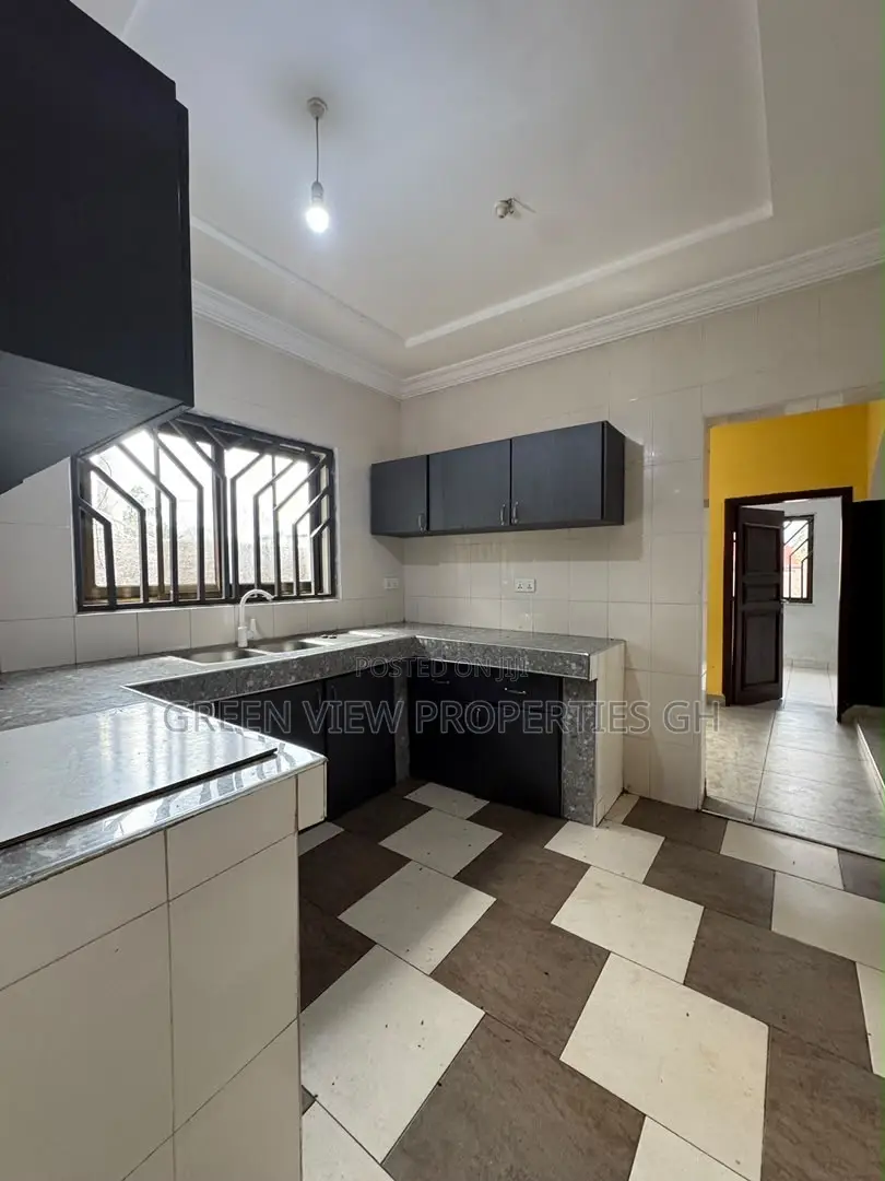 3bdrm House in West Hills Mall Area for rent