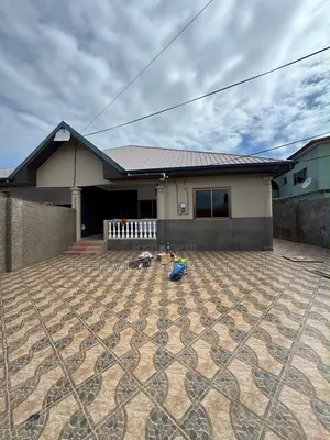3bdrm House in West Hills Mall Area for rent