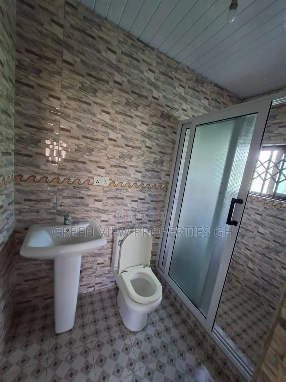 3bdrm Apartment in Dome for rent