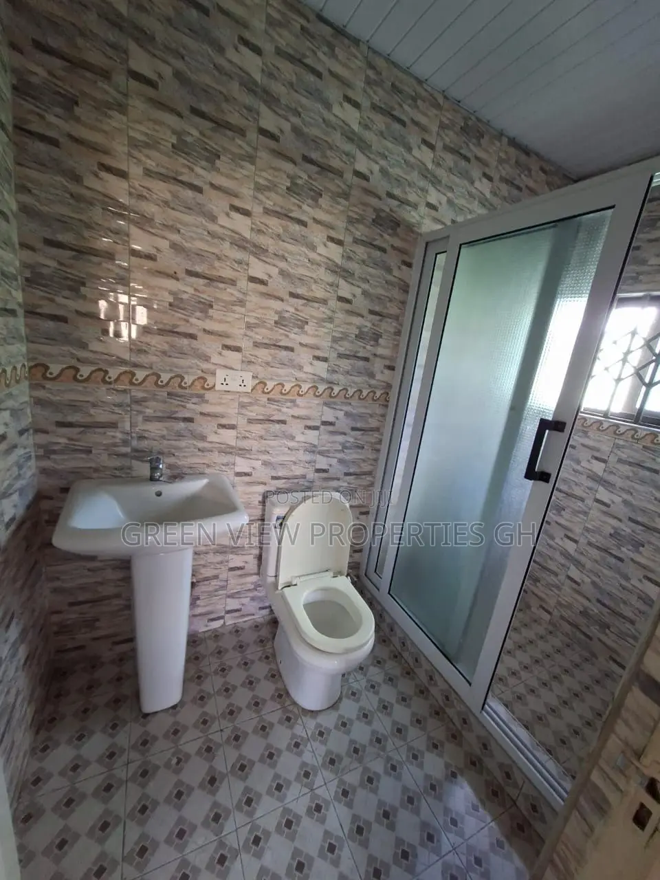 3bdrm Apartment in Dome for rent