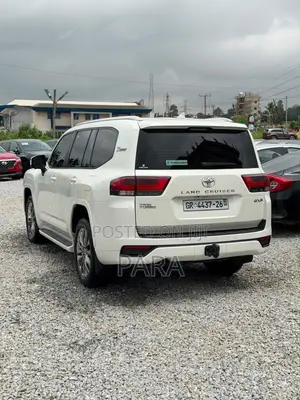 Toyota Land Cruiser 2024 White
