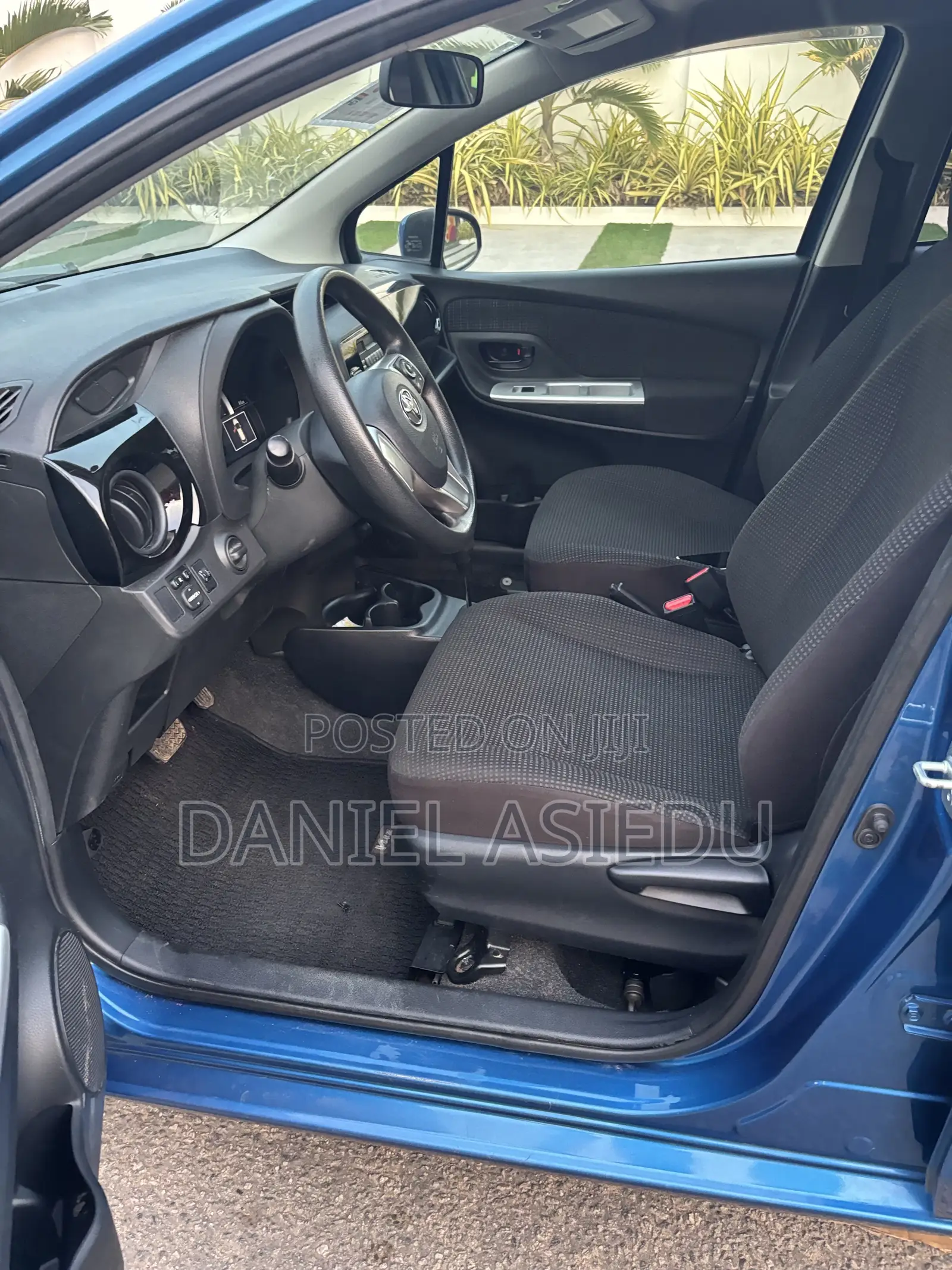 Toyota Vitz 1.3 AWD 3dr 2015 Blue