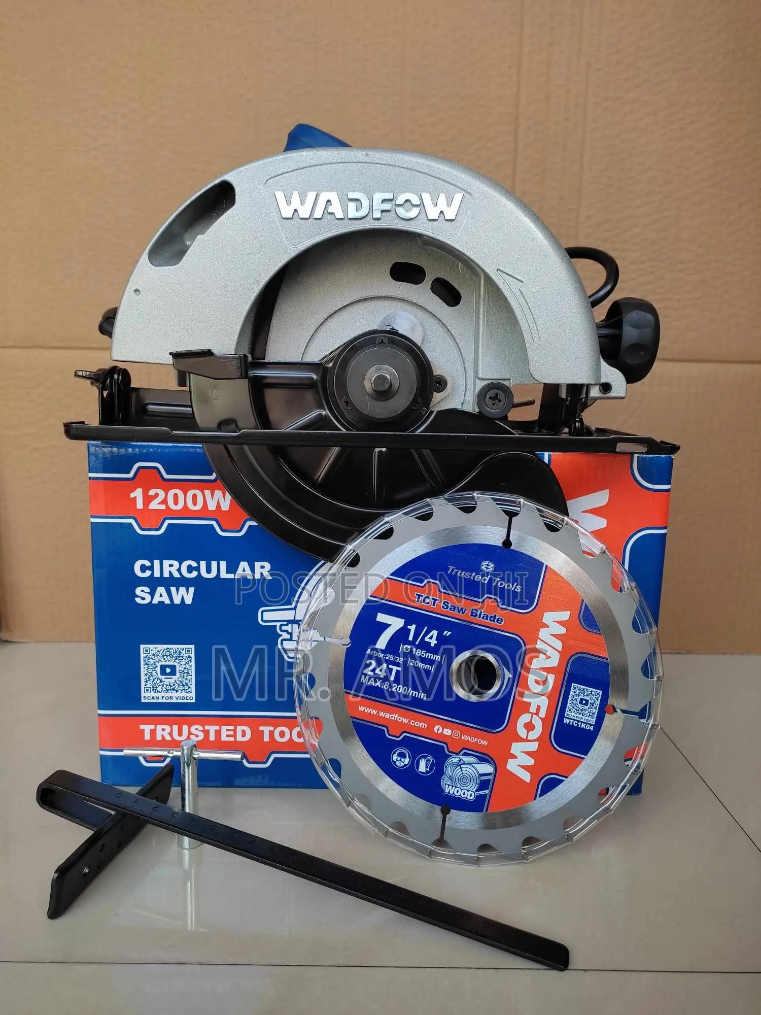 1200W Circular Hand Saw With 1 Blade Included - WCW