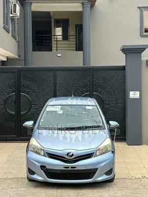 Toyota Vitz 1.3 AWD 5dr 2013 Blue