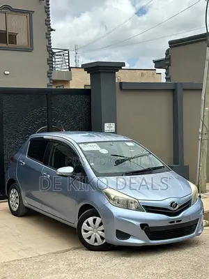 Toyota Vitz 1.3 AWD 5dr 2013 Blue