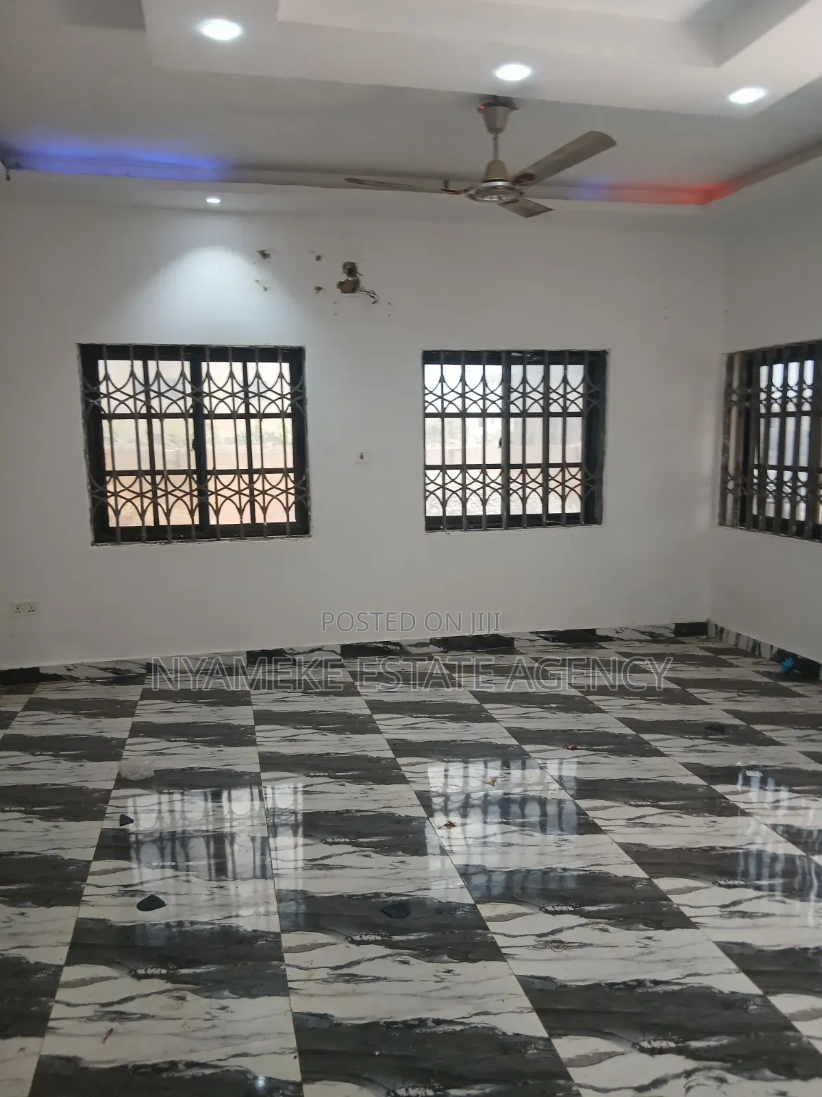 2bdrm Apartment in Sahara New Road, Exhibition for rent