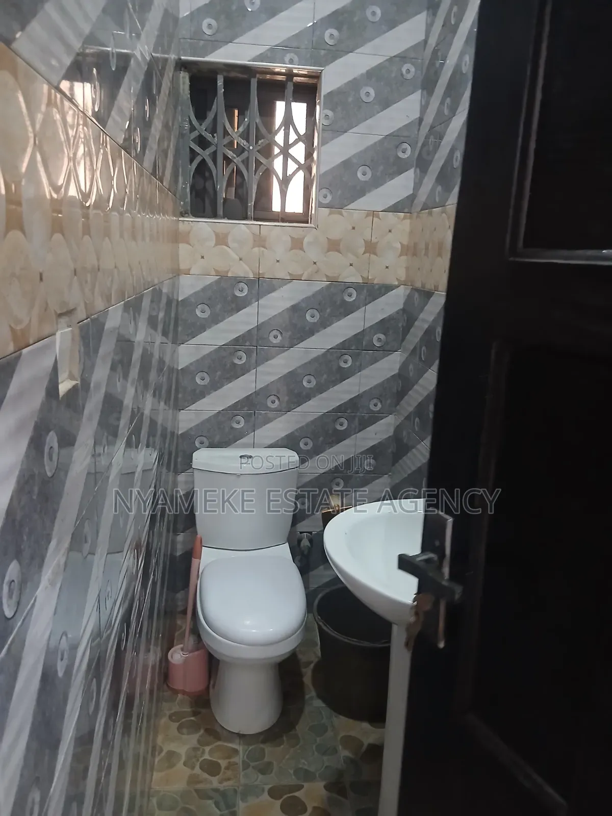 2bdrm Apartment in Sahara New Road, Exhibition for rent