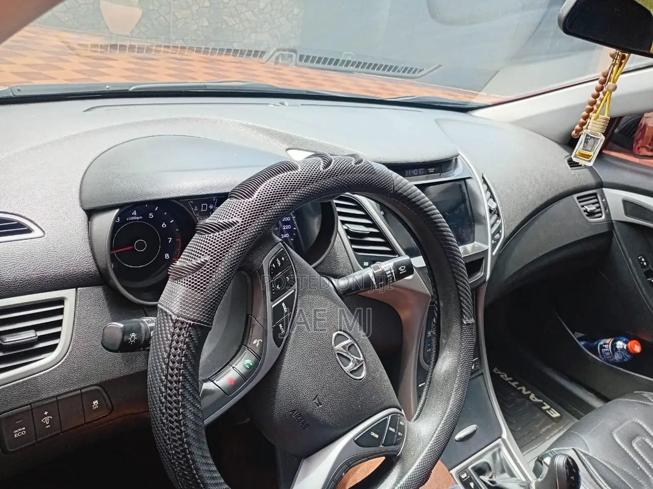 Hyundai Elantra 2016 Red