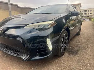 Toyota Corolla SE (1.8L 4cyl 6M) 2018 Green