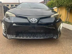 Toyota Corolla SE (1.8L 4cyl 6M) 2018 Green