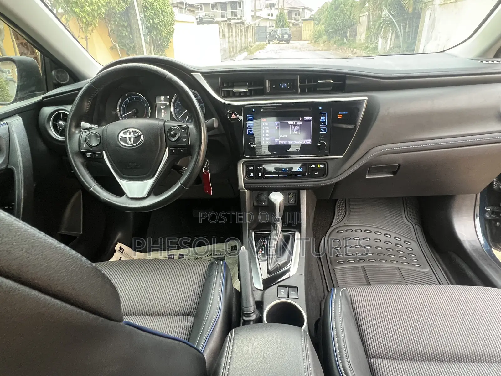 Toyota Corolla SE (1.8L 4cyl 6M) 2018 Green