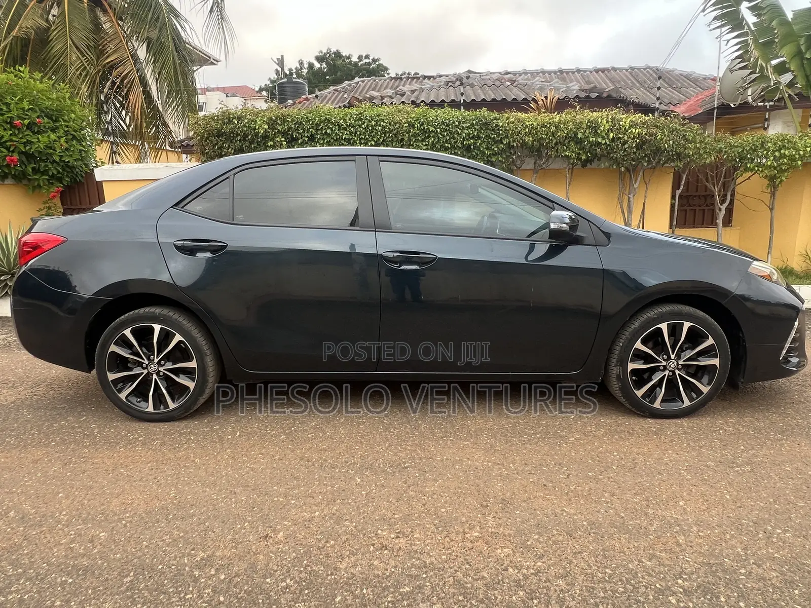 Toyota Corolla SE (1.8L 4cyl 6M) 2018 Green