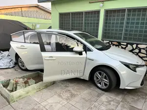 Toyota Levin Hybrid Entry 2021 White