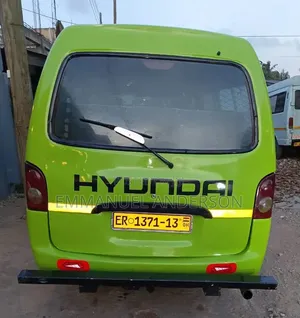 Hyundai H-100 1999 Green