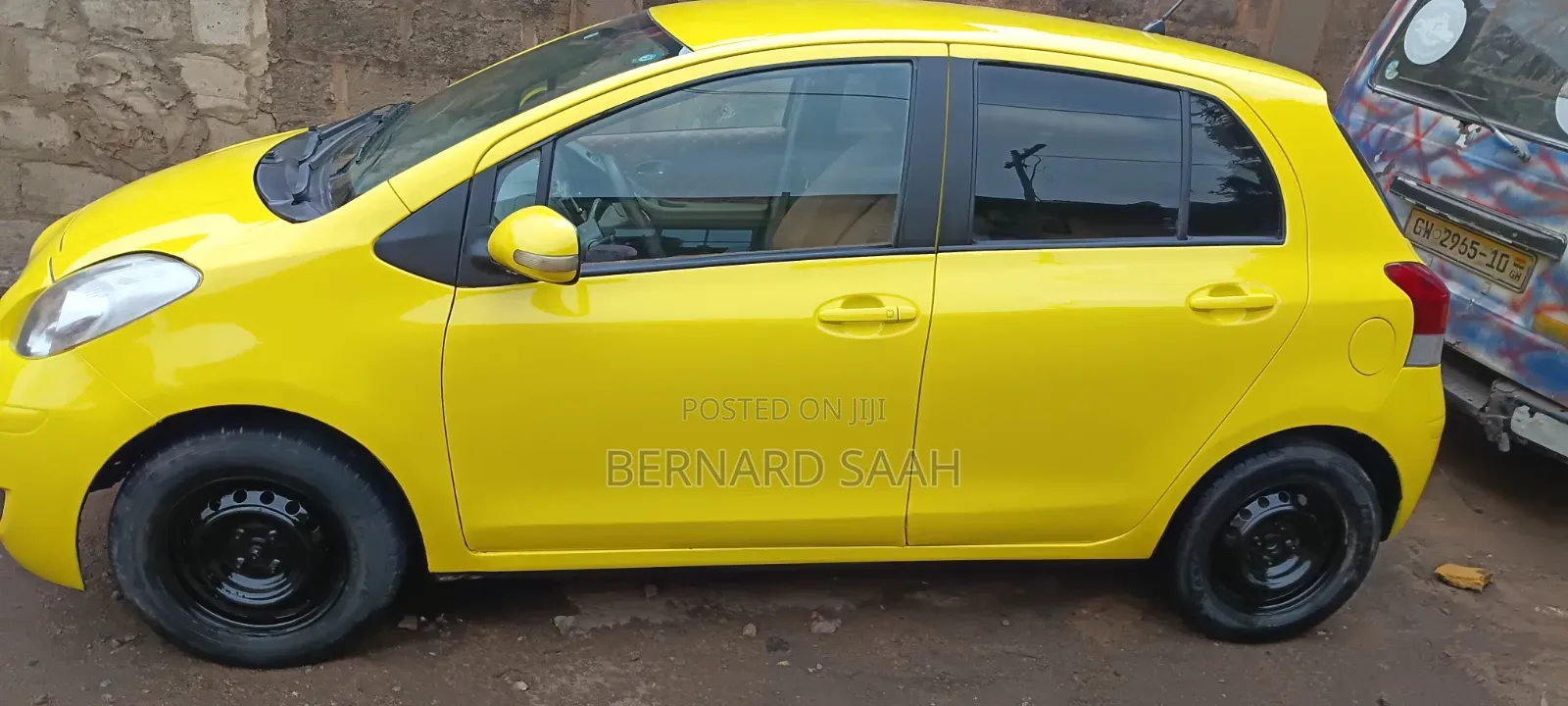 Toyota Vitz 2010 Yellow