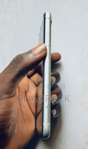 Apple iPhone XR 64 GB White