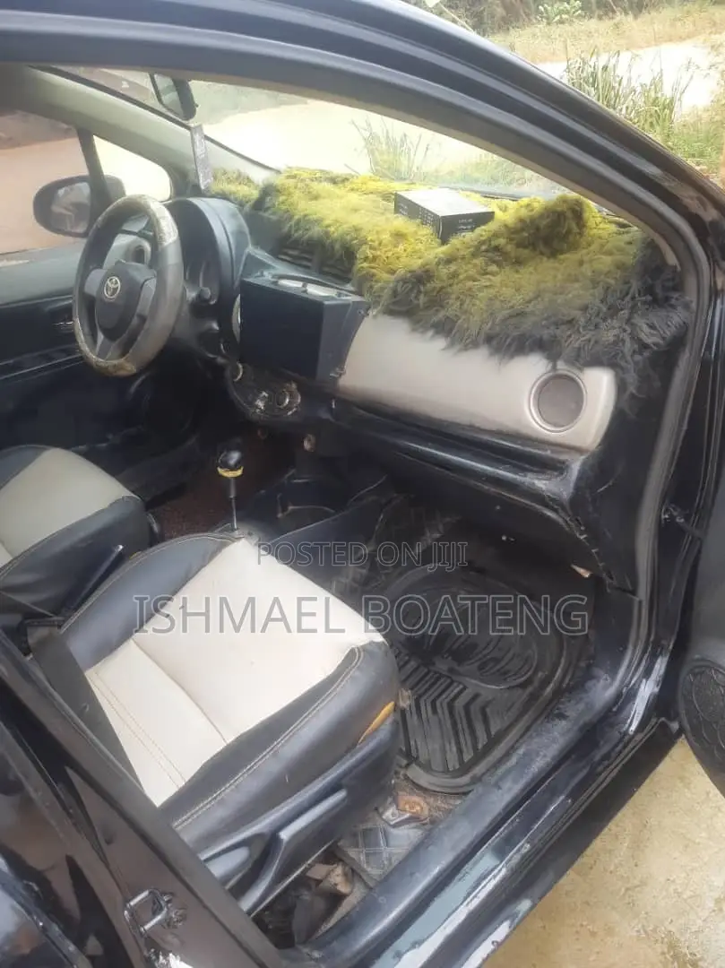 Toyota Vitz 1.0 FWD 3dr 2013 Black