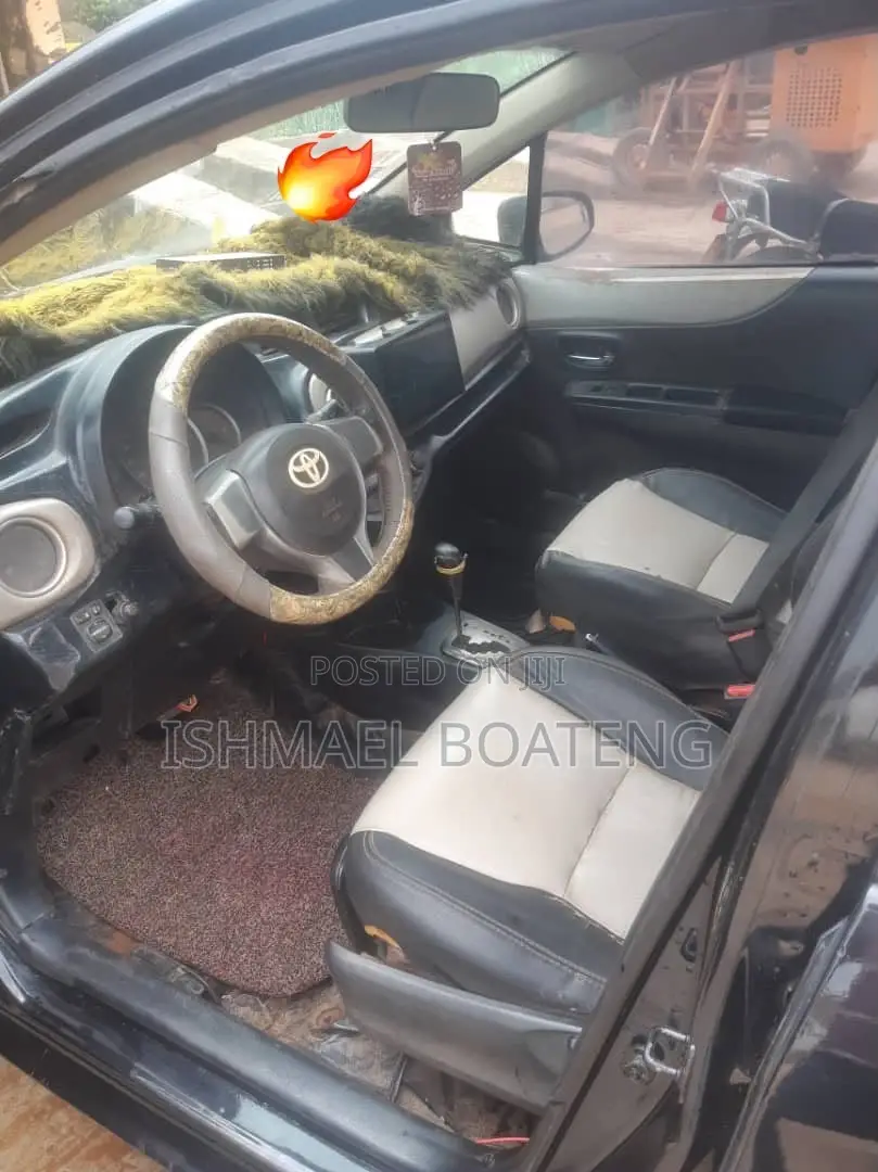 Toyota Vitz 1.0 FWD 3dr 2013 Black