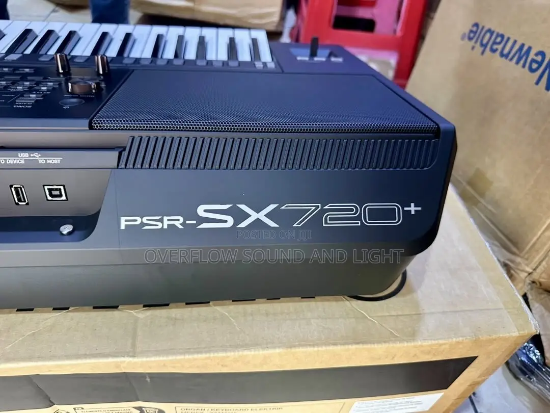 Professional Yamaha SX720+ 61 Key