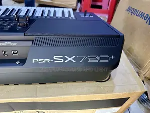 Professional Yamaha SX720+ 61 Key