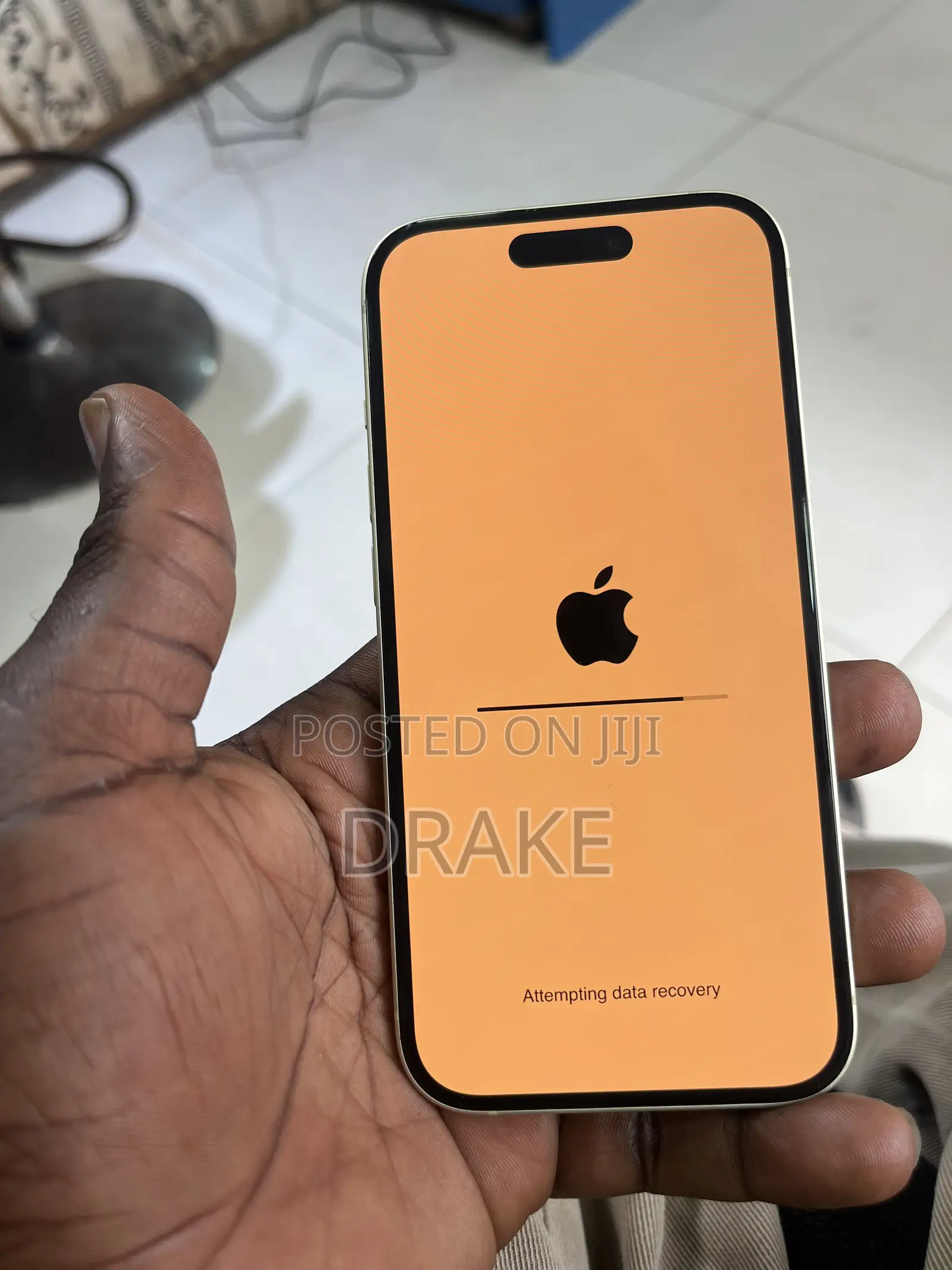 New Apple iPhone 15 128 GB Gold