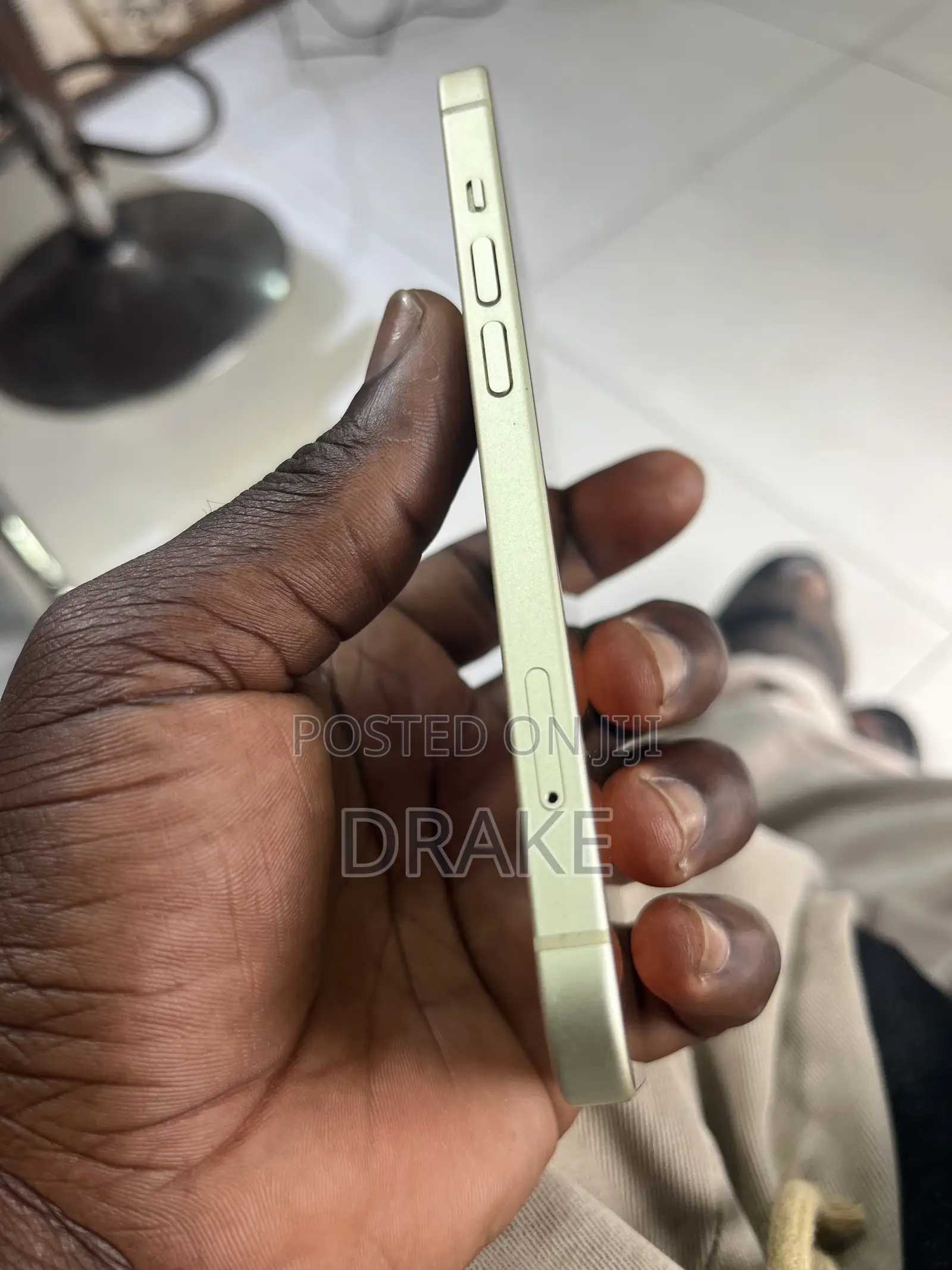 New Apple iPhone 15 128 GB Gold