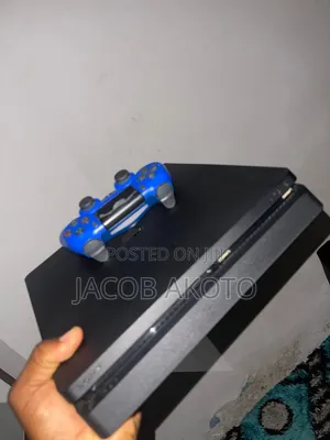 PS4 Slim With Controller